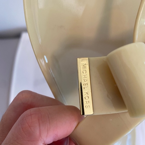 Authentic Michael by Michael Kors flip flop. - Picture 4 of 6